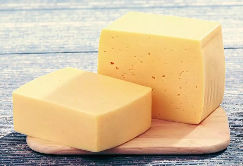 Сыр “Гауда Люкс” м.д.ж. 50% 200гр. “Сырная Долина” г.Курск