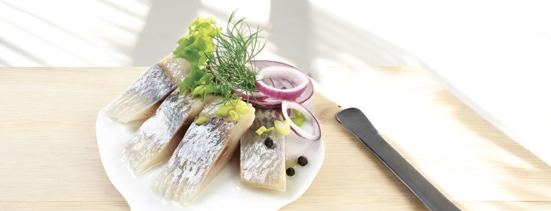 Сельдь филе-кусочки “Разнообразие вкусов” в масле “Классик”. Огурец+лук 0,350