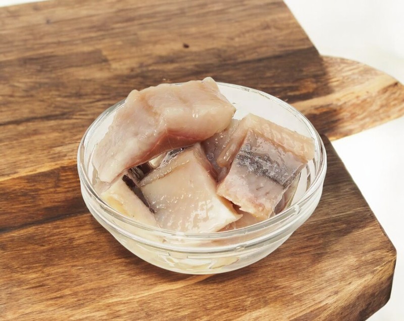 Сельдь филе-кусочки “Разнообразие вкусов” в масле “Мономах” Алабама 0,350