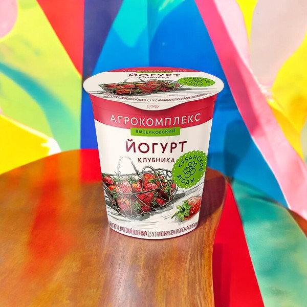 Йогурт с м.д.ж.3,5% с наполнителем Кубанская клубника, стакан 300г