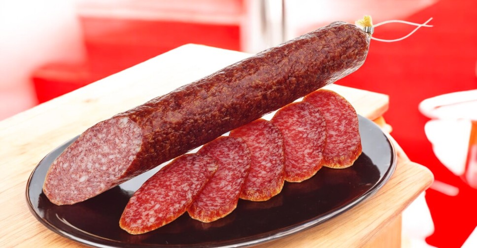 Колбаса с/к Зернистая полус.прод.мясн.колб.изд.кат.Б (цел.издел.в вак.упак.) 1кг ООО “ММК”