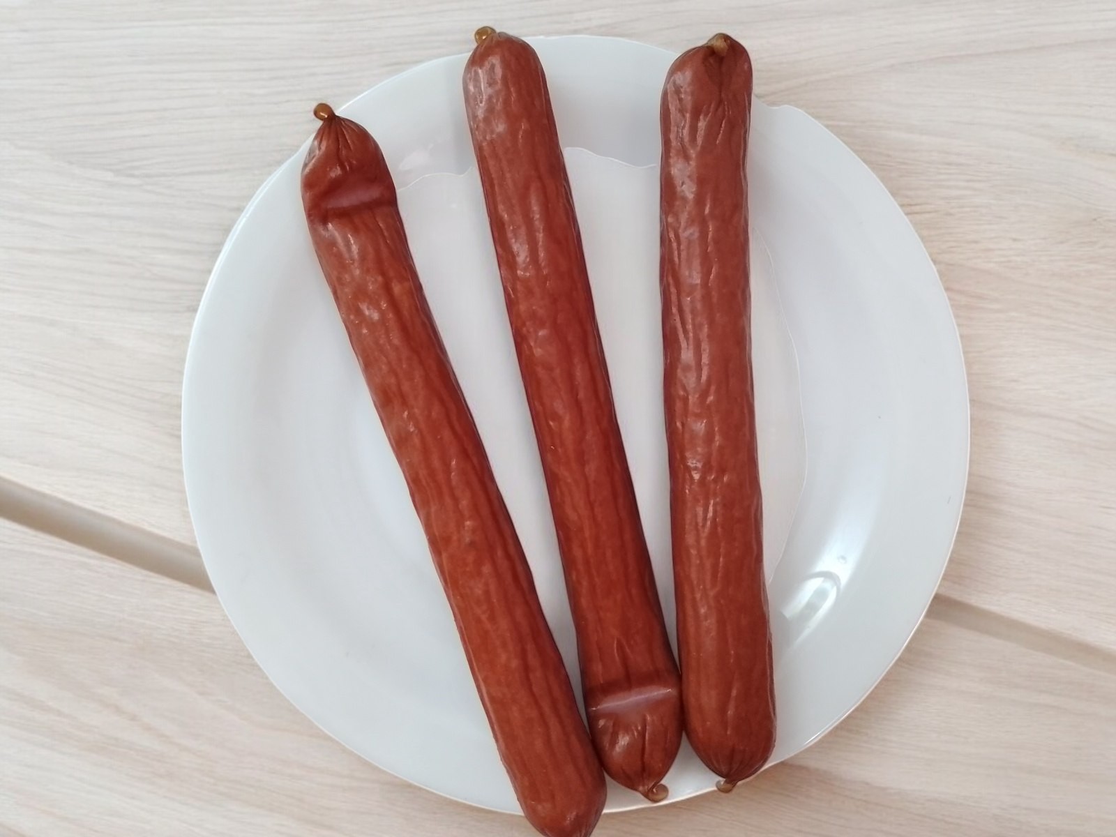 Чешские колбаски с/к.полусух.прод.мясн.колбас.издел.(целым издел.упак.в МГА) 0,07 кг ООО “ММК”
