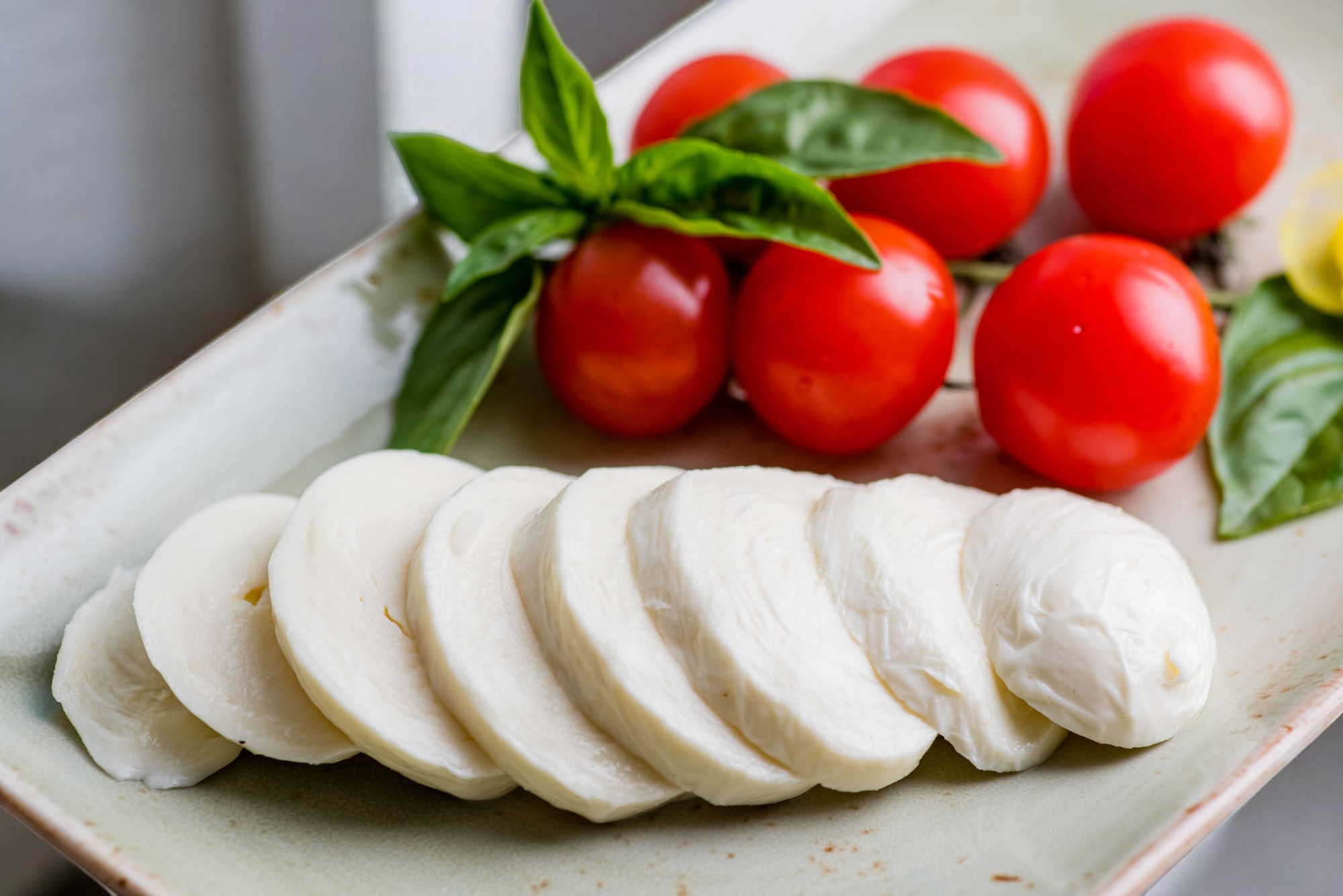Молокосодерж. продукт сыр Моцарелла “CAPRESE” м.д.ж.