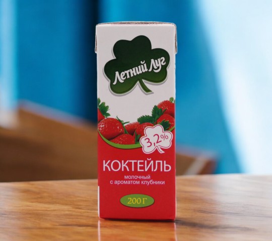 Коктейль молочный ультрапаст. “Летний луг” с ароматом клубники 3,2% 200гр 1*27 тетра-брик