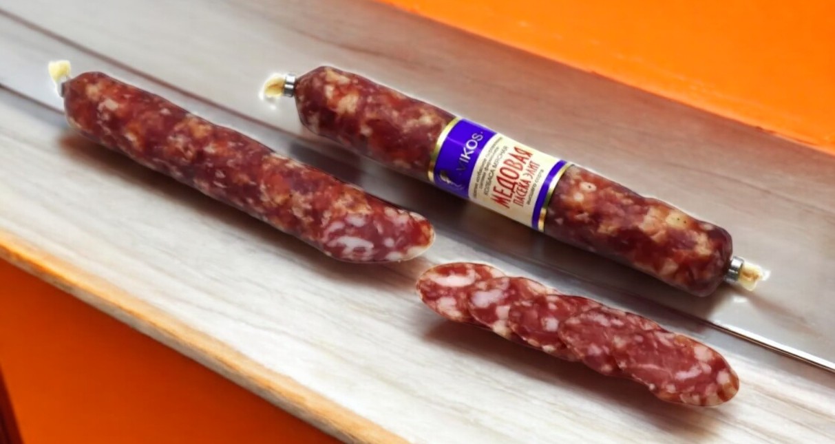 Изделие колбасное сыровяленое салями. Колбаса мясная МЕДОВАЯ ПАСЕКА ЭЛИТ в/с, Викос