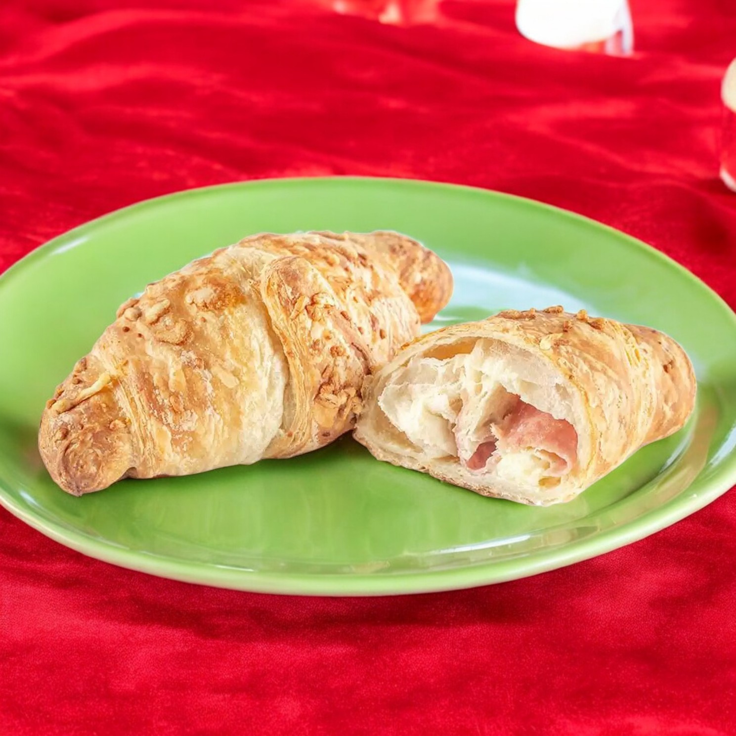 Круассан с ветчиной и сыром 95гр