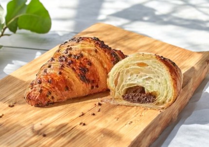 Круассан с шоколадом и орехами 70гр