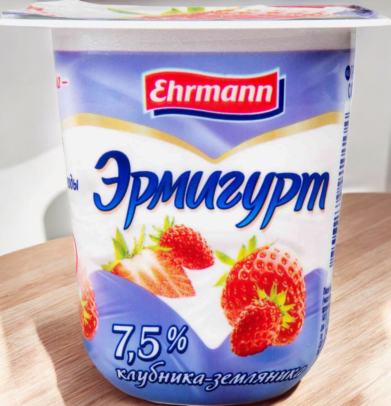 Продукт йогурт. “Эрмигурт” 7,5% с клубникой и земляникой 24шт/100гр 3424