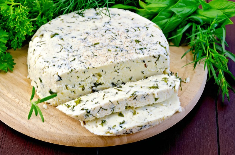 Сыр адыгейский с зеленью
