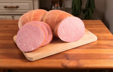 Классическая со шпиком ц/ф 500г (Любительская стандарт)