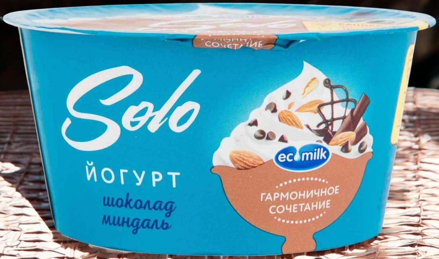 Йогурт с шоколадом и миндалем “Экомилк Соло” 4,2% 130 гр. стакан (12 шт.))