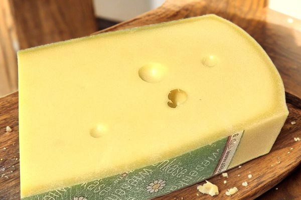 Свиссталер легкий 20% жирн. п/тверд., с глазками 20% жирн.