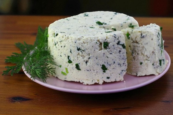 Сыр творожный с чесноком и зеленью,  контейнер 0,25 л