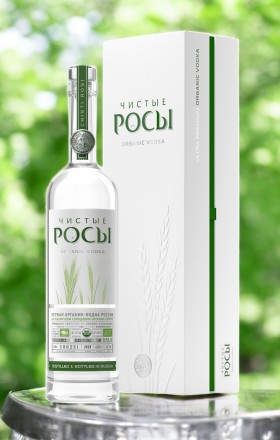Водка “Чистые Росы”, 40% 0.7 в подарочной упаковке