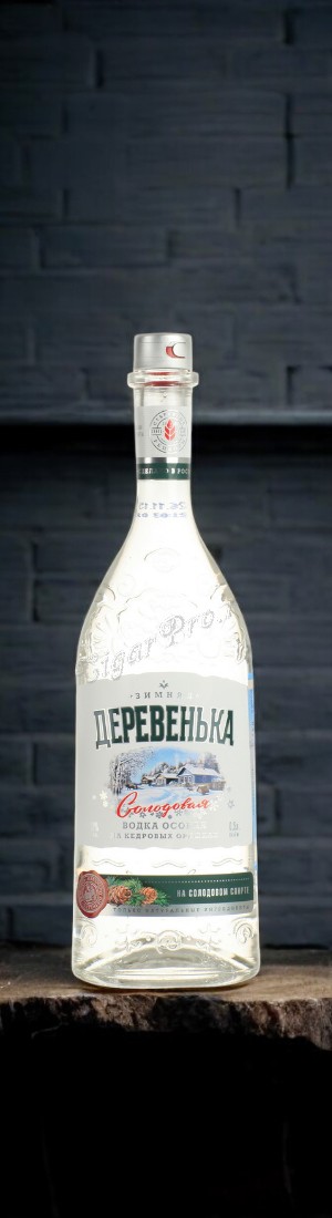 Водка особая “Зимняя деревенька кедровая на солодовом спирте “Альфа”, 40% 0.25