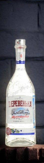 Водка особая “Зимняя деревенька можжевеловая”, 40% 0.5 ф-12