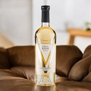 Вино ординарное полусладкое белое “Мускат Бианко” 10-12% 0,75