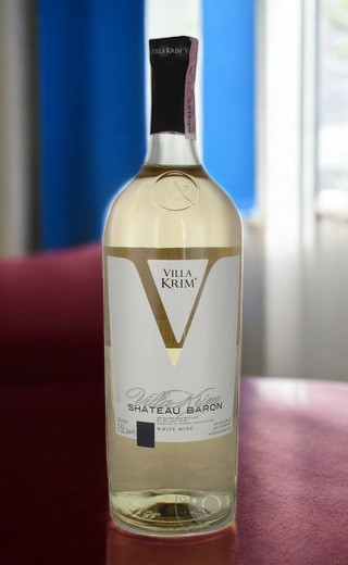 Вино ординарное полусладкое белое “Шато Барон” ТМ Villa Krim 1,5л