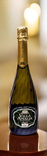 Игристое вино полусладкое белое “Вилла Амалия Спарклинг вайн Москато”(Villa Amalia Sparkling wine Moscato) 10.5-12,5% 0,75