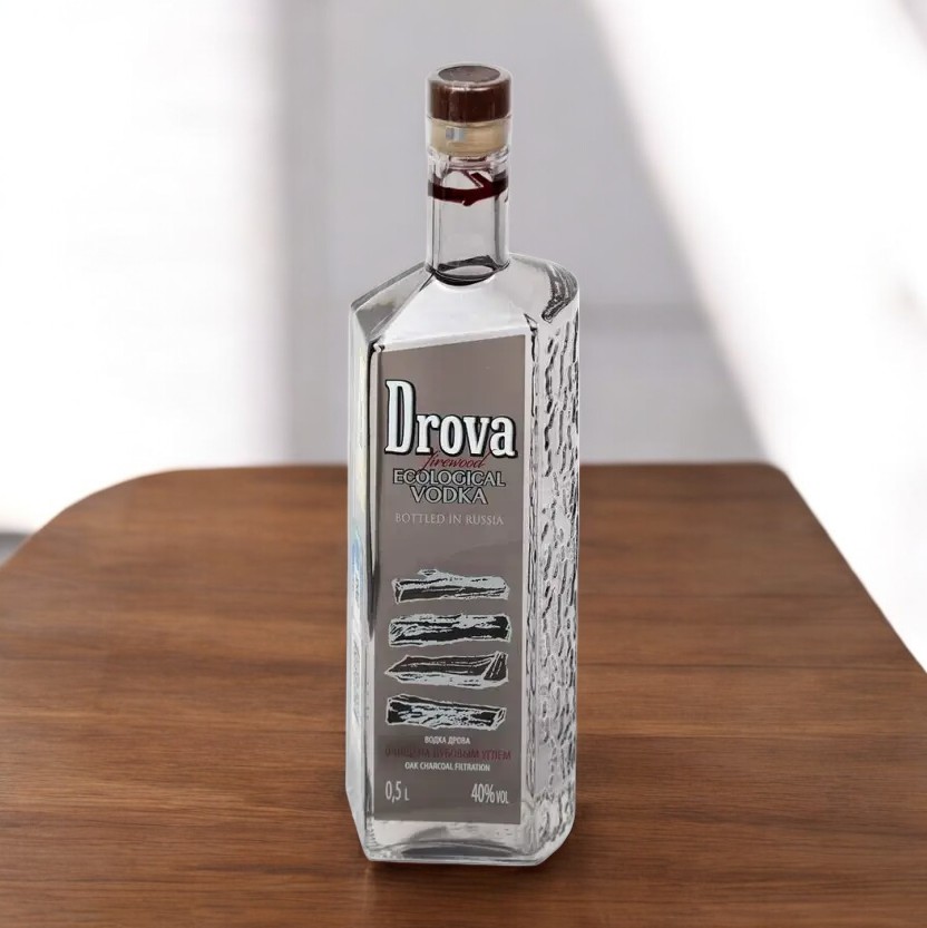 Водка “ДРОВА ОЧИЩЕНА ДУБОВЫМ УГЛЕМ”, 40% 0.5