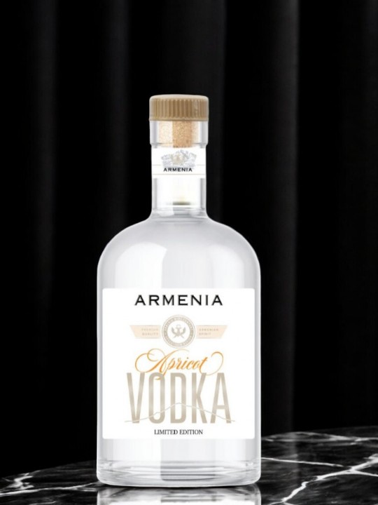 Водка особая “АРМЕНИЯ АБРИКОСОВАЯ” ЛИМИТЕД ЭДИШН, 40%, 0.5л