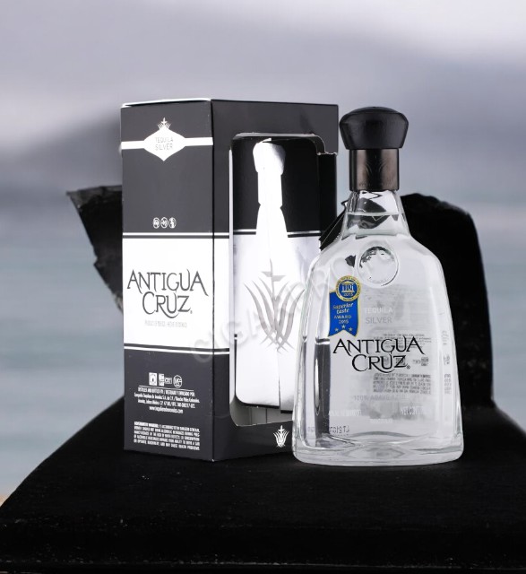 Спиртной напиток текила “АНТИГУА КРУЗ” СИЛЬВЕР 100% АГАВЕ АЗУЛЬ, 40%, 0.75л