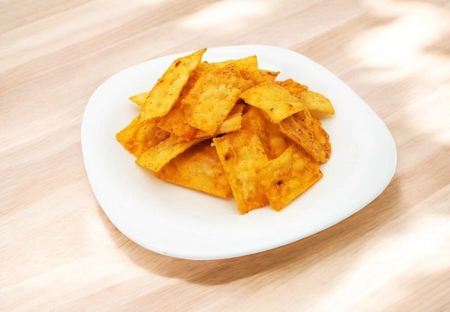 Чипсы злаковые ржаные из лаваша со вкусом и ароматом “красная икра” 100 гр лоток (16 )