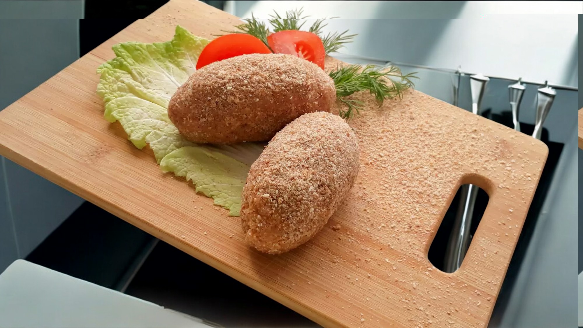 Котлеты “По-киевски”
п/ф из мяса птицы рубленые формованные панированные замороженные