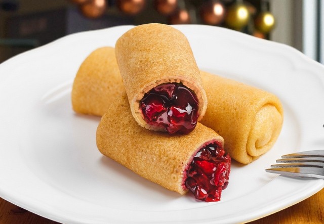 блинчики с вишней и клубникой (замор.)