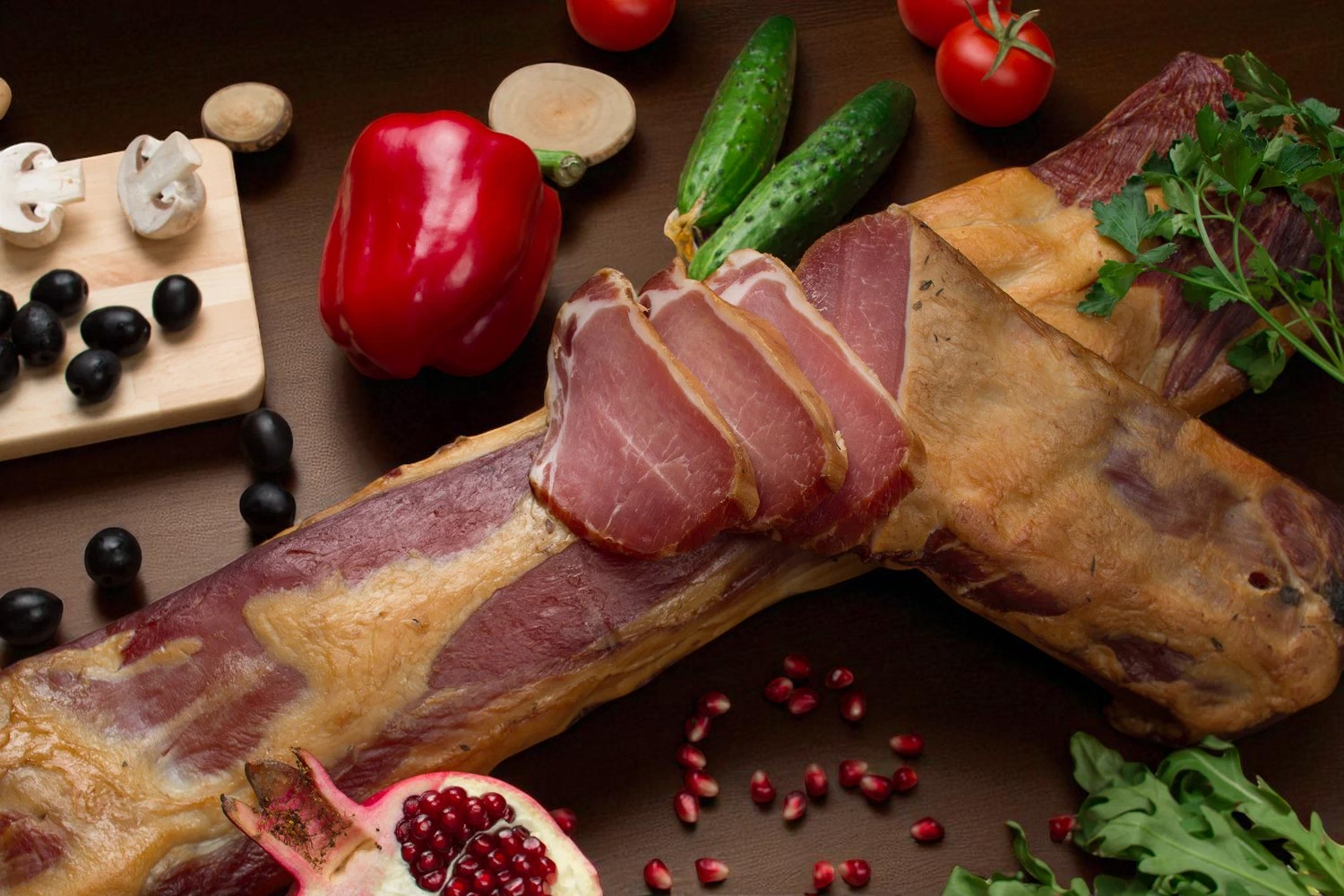 Деликатесы ( конина/говядина, мясо птицы) в ассортименте  Сэламэт