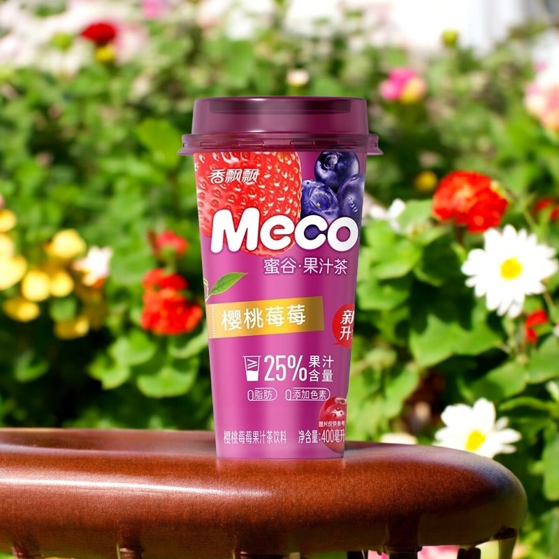 Напиток фруктовый чай  вишни, черники и клубники MECO 0,4 л.