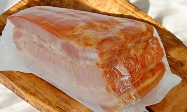 Грудинка “По-домашнему” свиная в/к в вакуумной упаковке
