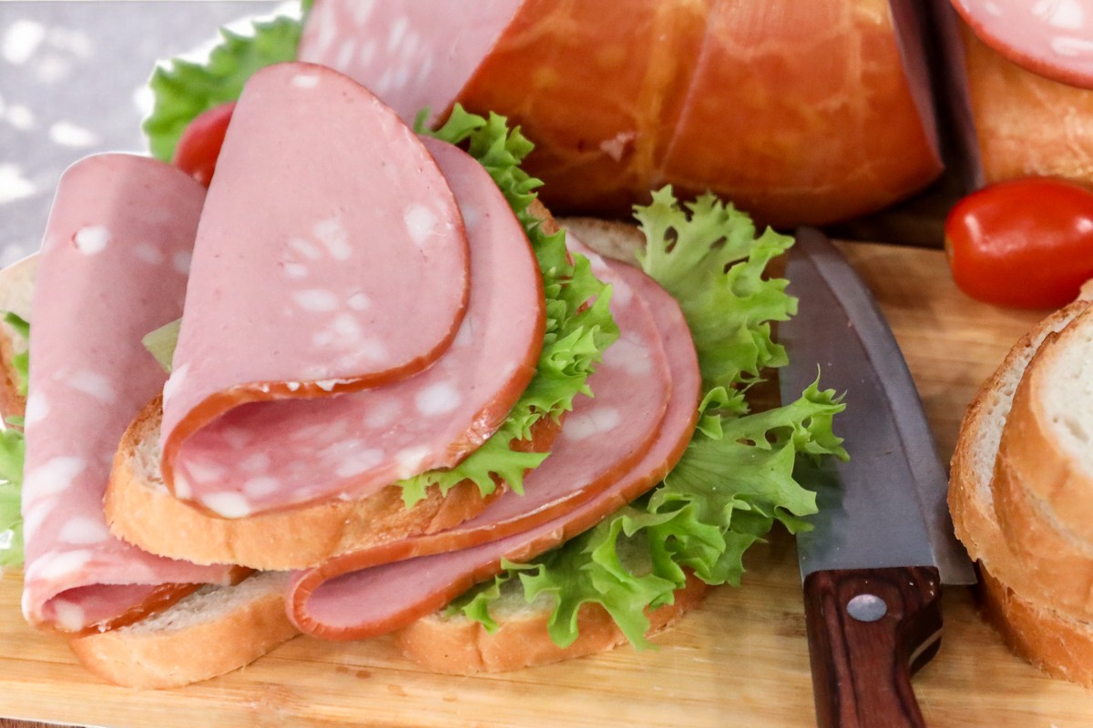 Колбаса   Вкусная с сальцем