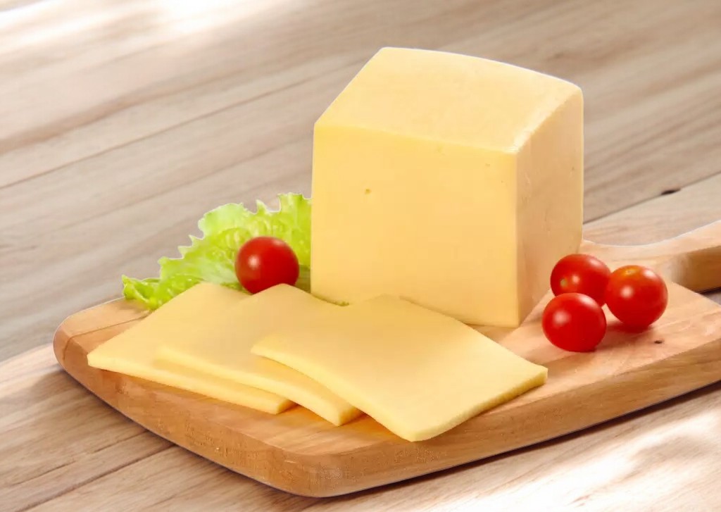 Сыр Черный Графъ с аром.топл.молока  брус