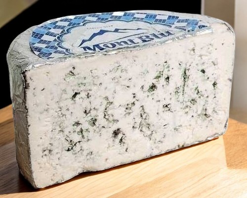 Сыр с голубой плесенью MonBlue, круг