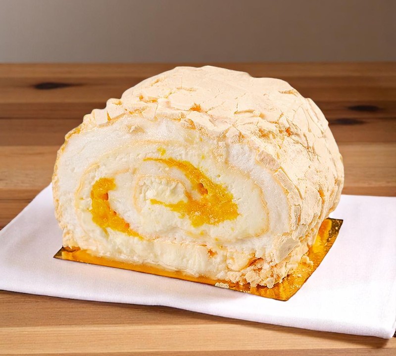 Рулет меренговый с начинкой со вкусом манго-маракуйя и сливочной начинкой 2,2 кг