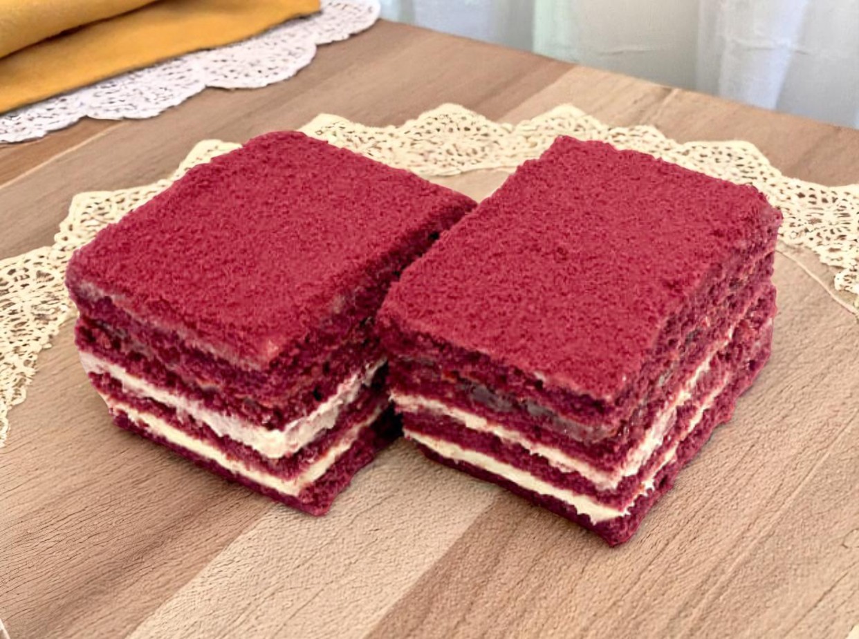 Пирожное “Марсала” с клюквенной начинкой и посыпкой 2 кг